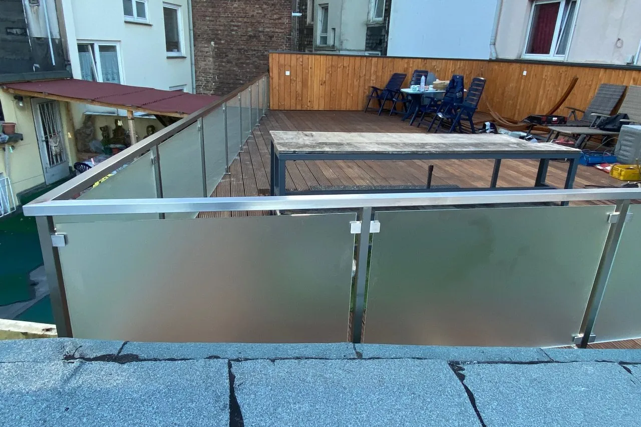 Dachterrasse mit Glasgeländer